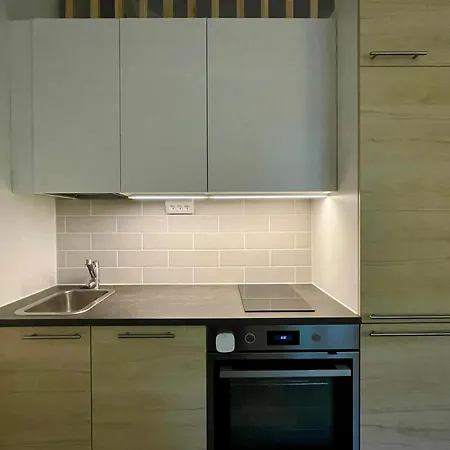Apartamento Toeoeloe Sleephouse Helsinki